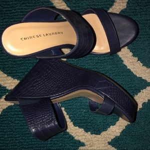 NWOT Never worn Chinese Laundry navy blue wedges